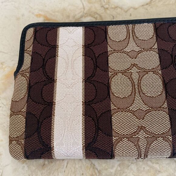 Coach Large Corner Zip Wristlet Wallet Signature Jacquard with Stripes- Unused - Picture 14 of 16